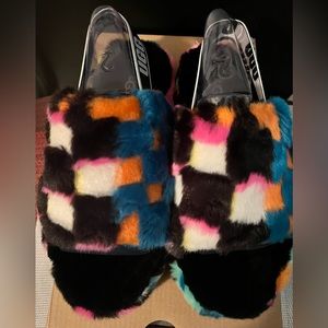 UGG NIB AUTHENTIC FLUFF YEAH KIDS STATEMENT CHECKER PRINT SLIDES.